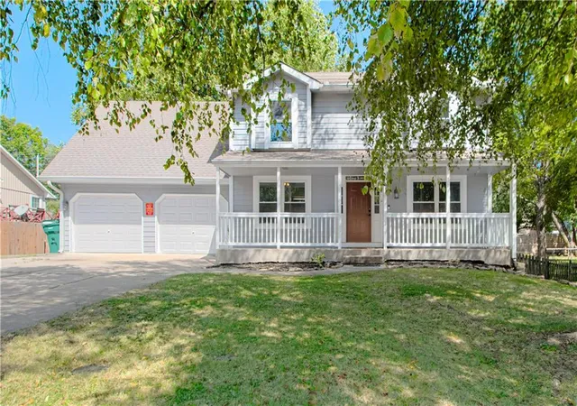 Photo 2 of Single family home for sale at 620 Meadowlark Rd, Lansing, KS 66043 | MLS# 2639682 | Listing updated on 2026-10-08