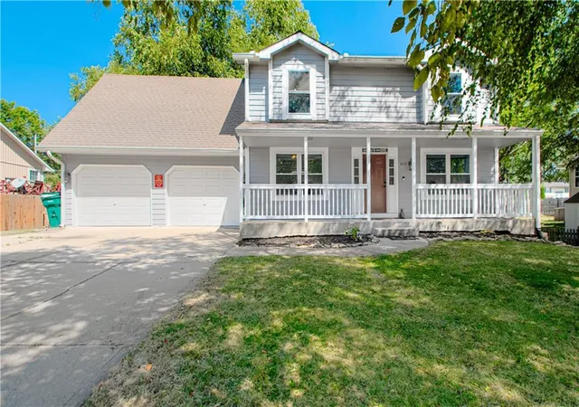 Photo 3 of Single family home for sale at 620 Meadowlark Rd, Lansing, KS 66043 | MLS# 2639682 | Listing updated on 2026-10-08
