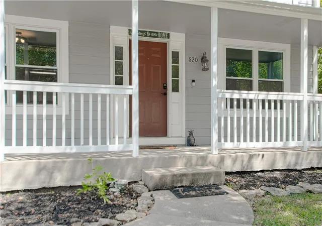 Photo 3 of Single family home for sale at 620 Meadowlark Rd, Lansing, KS 66043 | MLS# 2639682 | Listing updated on 2026-10-08