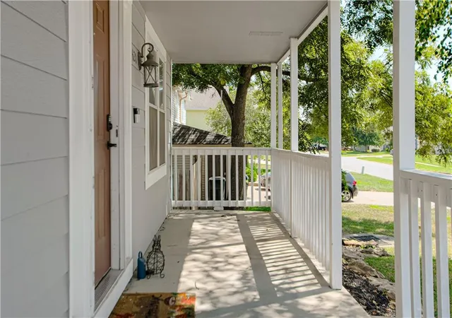 Photo 4 of Single family home for sale at 620 Meadowlark Rd, Lansing, KS 66043 | MLS# 2639682 | Listing updated on 2026-10-08