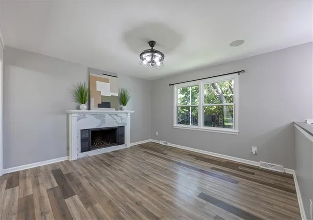 Photo 3 of Sale Pending at 3916 S Crackerneck Rd, Independence, MO 64055 | MLS# 2639683 | Listing updated on 2026-10-04