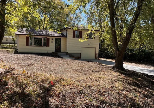 Photo 3 of Single family home for sale at 1828 E Pine St, Fort Scott, KS 66701 | MLS# 2639684 | Listing updated on 2026-09-01