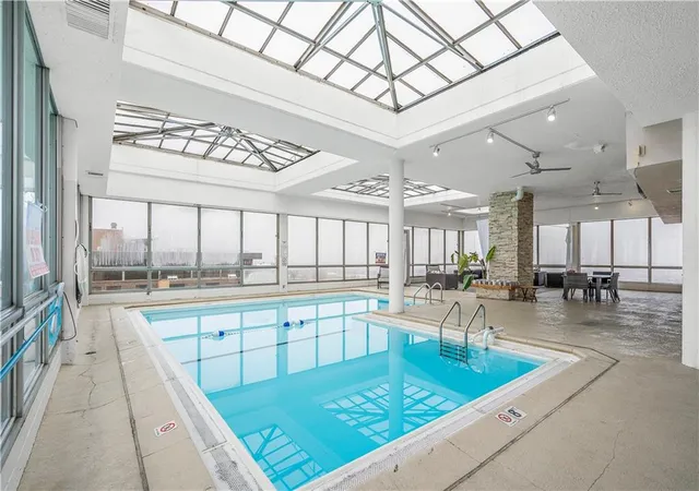 Listing Photo 2 - Condo for sale in building located at 600 E 8Th St, Kansas, MO 64106 - Unit #4F