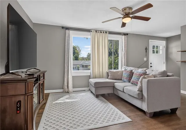 Photo 3 of Sale Pending at 3232 W Townsend Ct, Kansas City, KS 66109 | MLS# 2639690 | Listing updated on 2026-09-05