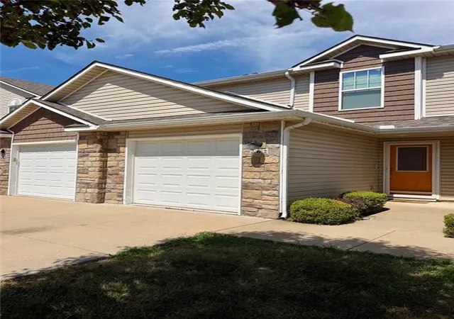Photo 1 of Sale Pending at 262 Pointe Ln, Raymore, MO 64083 | MLS# 2639719 | Listing updated on 2026-09-05