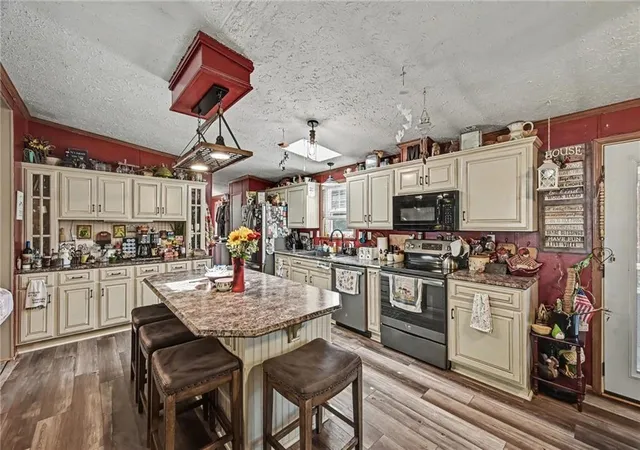 Photo 3 of Single family home for sale at 414 NE County Line Rd, Saint Joseph, MO 64505 | MLS# 2639724 | Listing updated on 2026-10-20