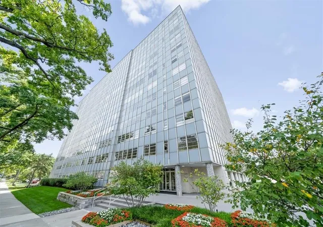 Photo 3 of Condo for sale at 333 W Meyer Blvd #512, Kansas City, MO 64113 | MLS# 2639728 | Listing updated on 2026-09-04