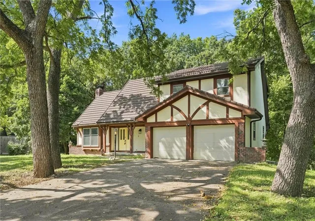 Photo 2 of Single family home for sale at 3706 W Colony Sq, Saint Joseph, MO 64506 | MLS# 2639736 | Listing updated on 2026-10-02