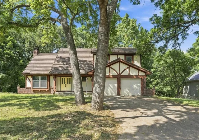Photo 3 of Single family home for sale at 3706 W Colony Sq, Saint Joseph, MO 64506 | MLS# 2639736 | Listing updated on 2026-10-02