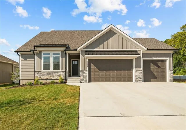Photo 1 of Single family home for sale at 11808 E 231st Street, Peculiar, MO 64078 | MLS# 2639741 | Listing updated on 2026-09-06