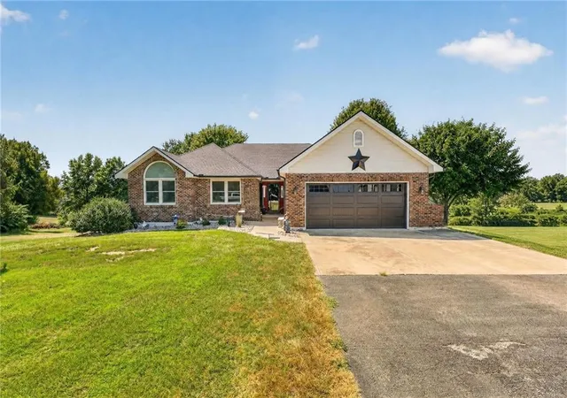 Photo 1 of Sale Pending at 14318 Kimberly Dr, Excelsior Springs, MO 64024 | MLS# 2639764 | Listing updated on 2026-09-06