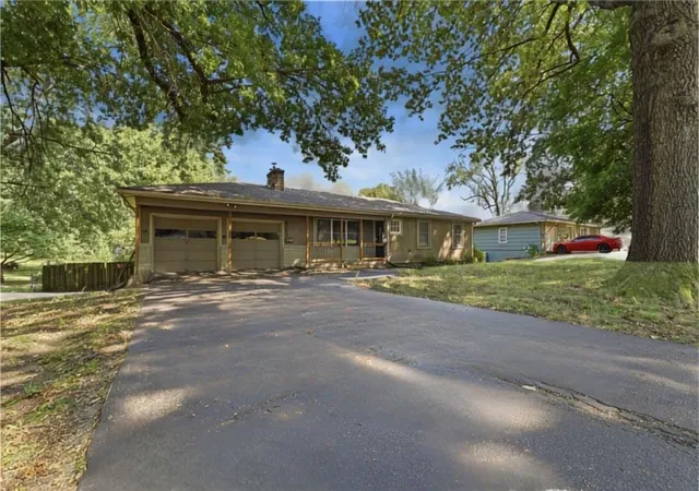 Photo 2 of Single family home for sale at 6203 Hedges Ave, Raytown, MO 64133 | MLS# 2639768 | Listing updated on 2026-09-04
