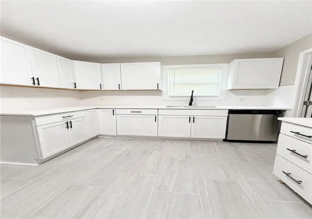 Listing Photo 5 - Condo for sale in building located at 5337-5339 Paseo Blvd, Kansas City, MO 64110