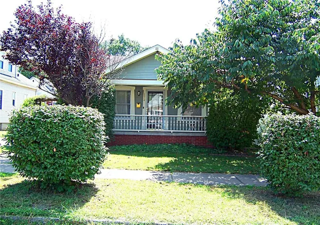 Photo 3 of Single family home for sale at 2814 Edmond St, Saint Joseph, MO 64501 | MLS# 2639776 | Listing updated on 2026-09-03
