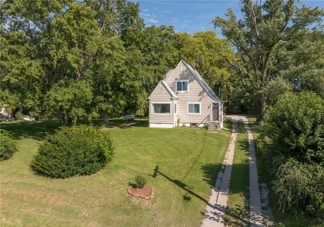 Photo 2 of Sale Pending at 1509 Se Bush Rd, Saint Joseph, MO 64504 | MLS# 2639779 | Listing updated on 2026-09-12