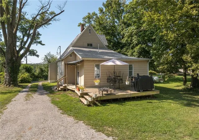 Photo 3 of Sale Pending at 1509 Se Bush Rd, Saint Joseph, MO 64504 | MLS# 2639779 | Listing updated on 2026-09-12