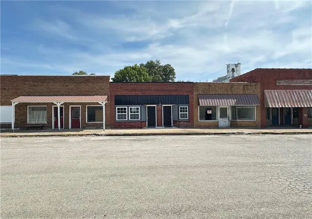 Photo 2 of Single family home for sale at 203 Ne 2nd Street, Hardin, MO 64035 | MLS# 2639782 | Listing updated on 2026-09-01