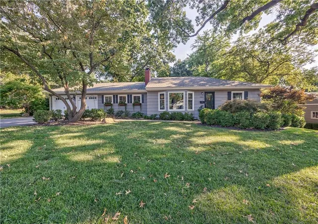 Photo 3 of Sale Pending at 5401 W 65 Place, Prairie Vlg, KS 66202 | MLS# 2639786 | Listing updated on 2026-09-13