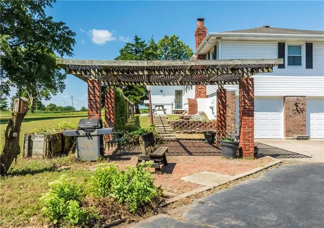 Photo 2 of Single family home for sale at 16670 Leavenworth Rd, Basehor, KS 66007 | MLS# 2639791 | Listing updated on 2026-09-02