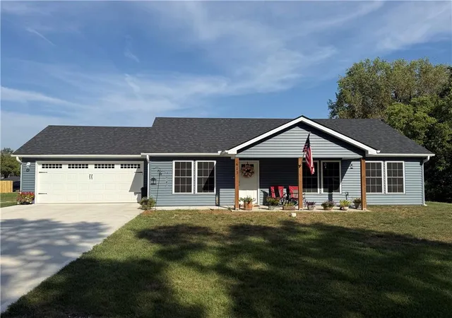 Photo 1 of Single family home for sale at 613 S Whitmer St, Richmond, MO 64085 | MLS# 2639807 | Listing updated on 2026-09-02