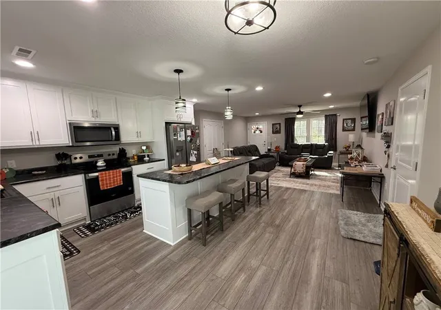 Photo 3 of Single family home for sale at 613 S Whitmer St, Richmond, MO 64085 | MLS# 2639807 | Listing updated on 2026-09-02