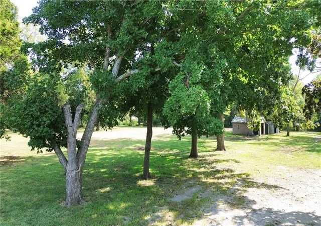 3rd image of 604 E Walnut St, Blue Mound, KS 66010 | MLS# 2639813