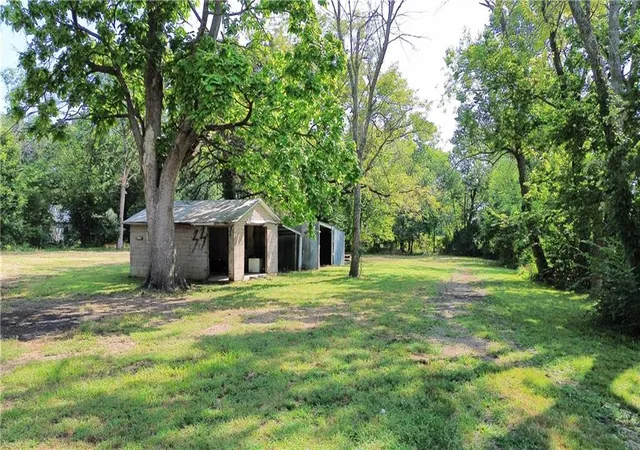 4th image of 604 E Walnut St, Blue Mound, KS 66010 | MLS# 2639813