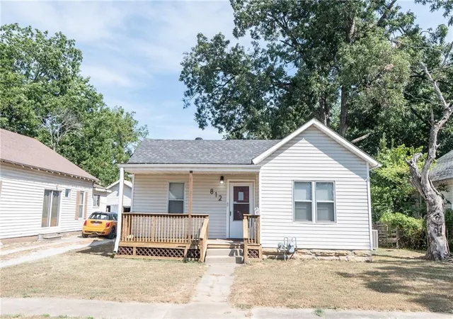 Photo 1 of Single family home for sale at 812 W Locust St, Independence, KS 67301 | MLS# 2639814 | Listing updated on 2026-09-01