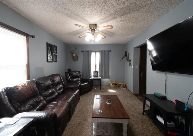 Photo 3 of Single family home for sale at 812 W Locust St, Independence, KS 67301 | MLS# 2639814 | Listing updated on 2026-09-01