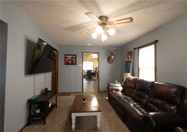 Photo 3 of Single family home for sale at 812 W Locust St, Independence, KS 67301 | MLS# 2639814 | Listing updated on 2026-09-01