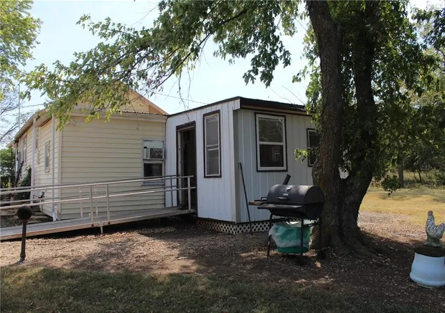 4th image of 1538 US Hwy 59, Moran, KS 66755 | MLS# 2639820