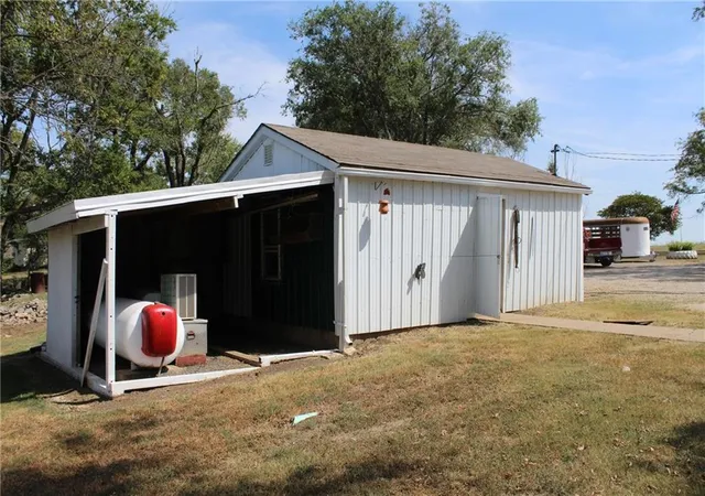 5th image of 1538 US Hwy 59, Moran, KS 66755 | MLS# 2639820