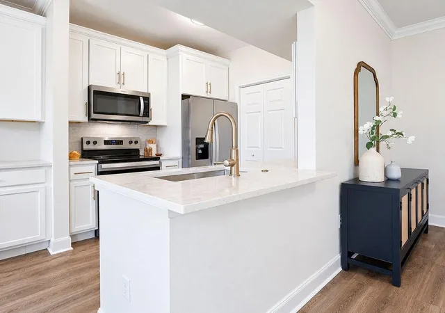Photo 4 of Sale Pending at 11607 Tomahawk Crk Pkwy #E, Leawood, KS 66211 | MLS# 2639825 | Listing updated on 2026-09-17