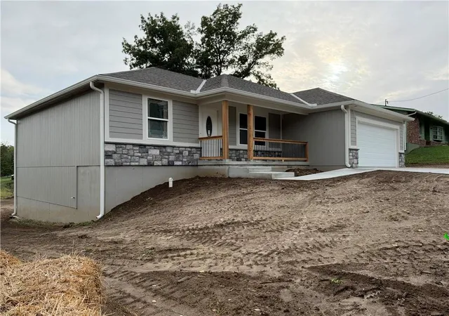 Photo 3 of Single family home for sale at 2805 Franklin Ave, Lexington, MO 64067 | MLS# 2639831 | Listing updated on 2026-10-14