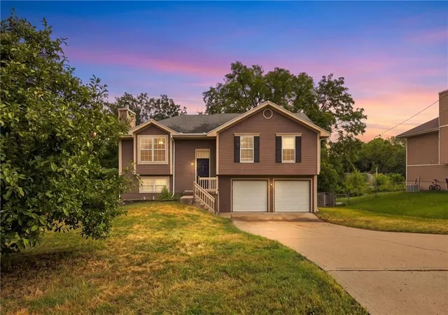Photo 1 of Single family home for sale at 5409 N Poe Ave, Kansas City, MO 64119 | MLS# 2639838 | Listing updated on 2026-10-01