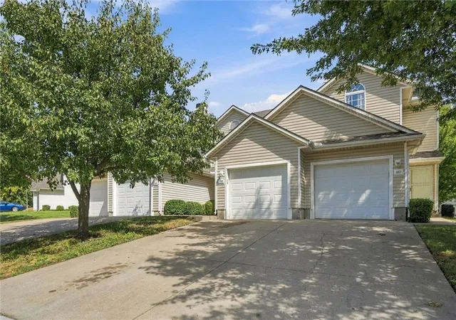 Photo 1 of Townhouse for sale at 1315 Broadway Cir, Lee's Summit, MO 64081 | MLS# 2639843 | Listing updated on 2026-09-20