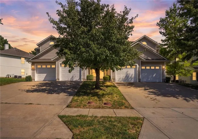 Photo 2 of Townhouse for sale at 1315 Broadway Cir, Lee's Summit, MO 64081 | MLS# 2639843 | Listing updated on 2026-09-20