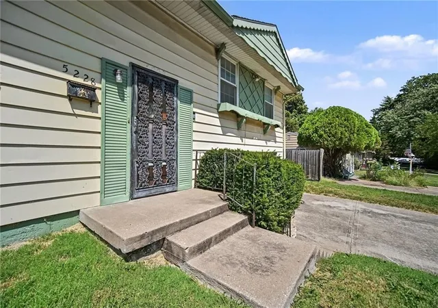 Photo 3 of Single family home for sale at 5228 Cypress Ave, Kansas City, MO 64130 | MLS# 2639846 | Listing updated on 2026-09-18