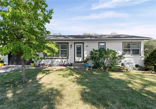 Photo 1 of Sale Pending at 7017 N Montrose Ave, Kansas City, MO 64151 | MLS# 2639847 | Listing updated on 2026-09-07