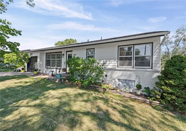 Photo 2 of Sale Pending at 7017 N Montrose Ave, Kansas City, MO 64151 | MLS# 2639847 | Listing updated on 2026-09-07