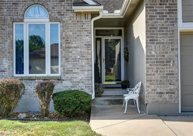 Photo 2 of Sale Pending at 1106 Sw Southcrest Dr, Blue Springs, MO 64015 | MLS# 2639848 | Listing updated on 2026-09-13