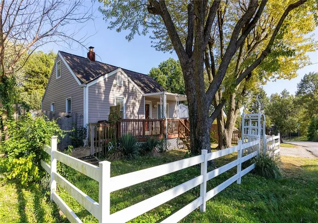 Single family home for sale at 613 N Highland Dr, Independence, MO 64050 | MLS# 2639854