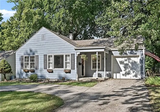 Single family home for sale at 5344 Nall Ave, Roeland Park, KS 66202 | MLS# 2639872