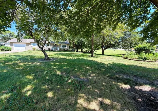 Photo 3 of Single family home for sale at 627 W Edwards St, Maryville, MO 64468 | MLS# 2639876 | Listing updated on 2026-10-13