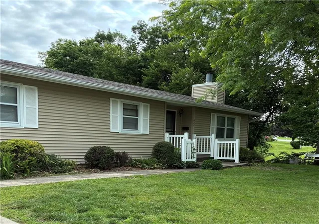 Photo 2 of Single family home for sale at 627 W Edwards St, Maryville, MO 64468 | MLS# 2639876 | Listing updated on 2026-10-13