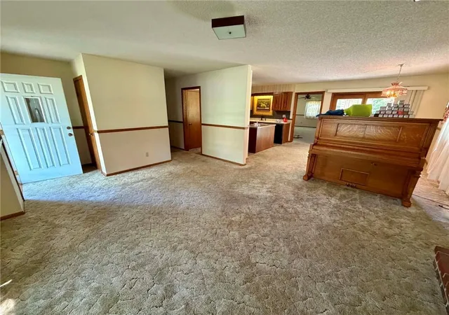 Photo 3 of Single family home for sale at 627 W Edwards St, Maryville, MO 64468 | MLS# 2639876 | Listing updated on 2026-09-02