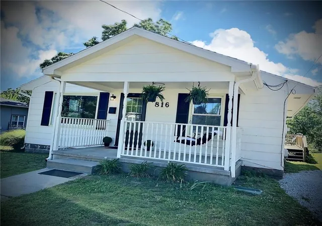 Photo 1 of Single family home for sale at 816 S College St, Nevada, MO 64772 | MLS# 2639877 | Listing updated on 2026-09-02