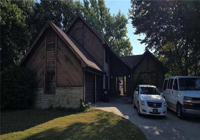 Photo 1 of Sale Pending at 333 N Cherry St, Gardner, KS 66030 | MLS# 2639882 | Listing updated on 2026-10-02