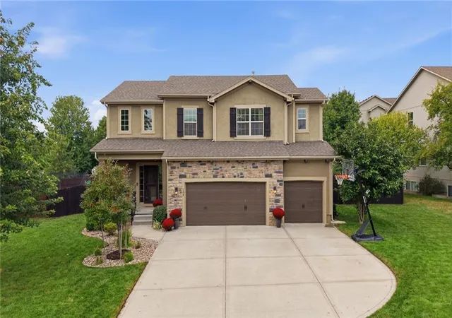 Photo 1 of Single family home for sale at 104 S Eastglen Dr, Raymore, MO 64083 | MLS# 2639888 | Listing updated on 2026-10-03