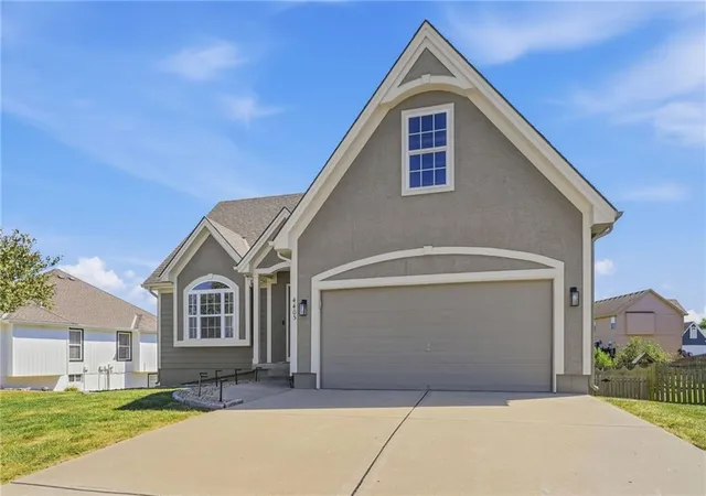 Photo 2 of Single family home for sale at 4405 Sw Flintrock Dr, Lees Summit, MO 64082 | MLS# 2639898 | Listing updated on 2026-10-04